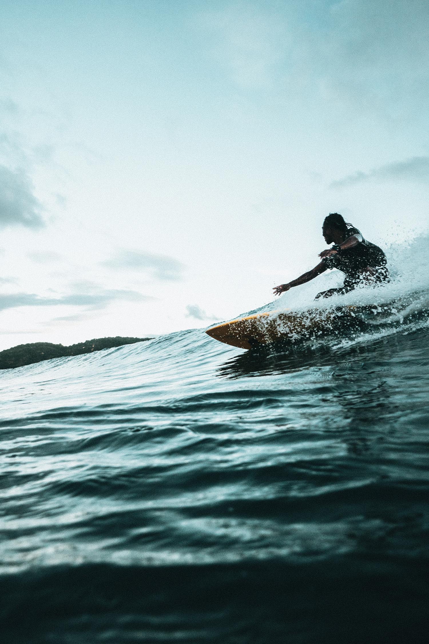 Surfer in Wellen